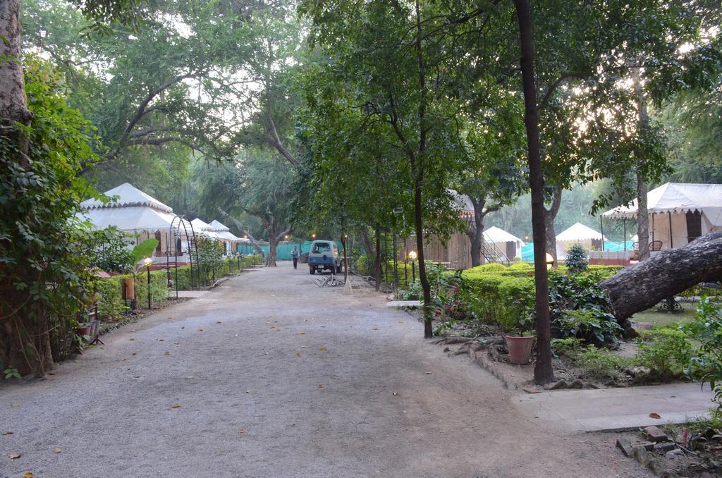 The Aravali Tent Resort อุเดเปอร์ ภายนอก รูปภาพ