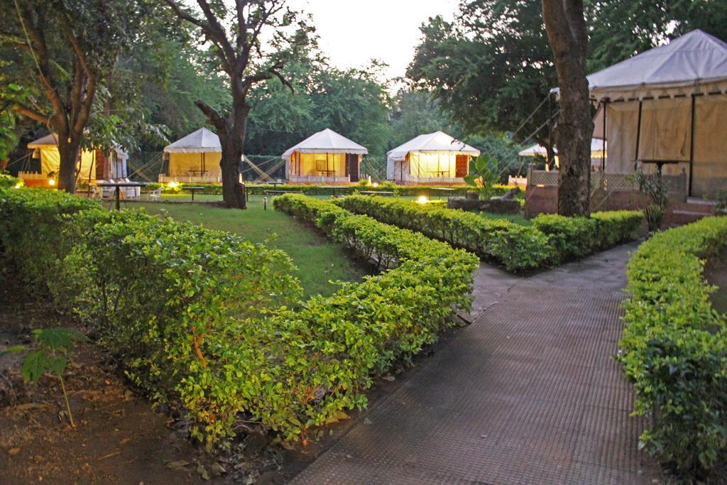 The Aravali Tent Resort อุเดเปอร์ ภายนอก รูปภาพ